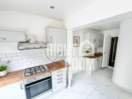 Room 1, Grosvenor Road, Forest Gate, London E7 - Photo 3