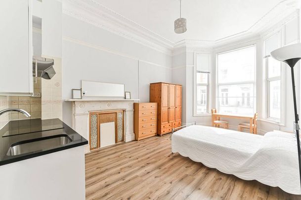 Studio to rent - Photo 1