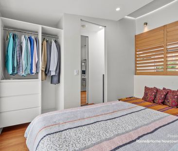 Sleek ultra urban 2 bed designer haven offered - Photo 4