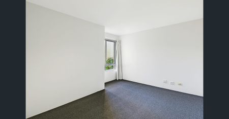 Ground floor large 3 bedroom apartment with golf course views - Photo 4