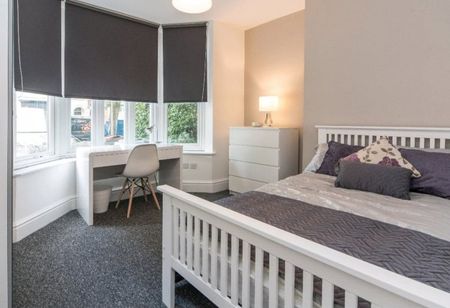 6 bed Semi-Detached House for Rent - Photo 2