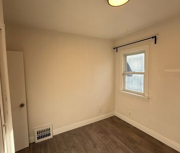 48 Alma Street North - Photo 2