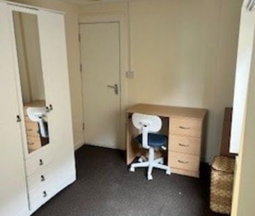 4 bedroom terraced house to rent - Photo 6