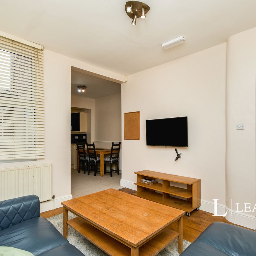 6 bedroom house to rent Hungerton Street, Nottingham, Nottinghamshire, NG7 - Photo 1