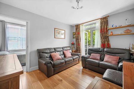 3 Bed Flat, Tilson House, SW2 - Photo 3