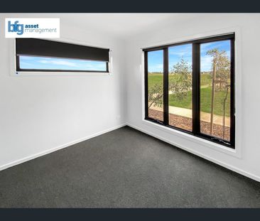 2 Lady Circuit, Thornhill Park, Vic 3335 - Photo 1