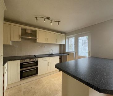 3 bedroom semi-detached house to rent - Photo 5