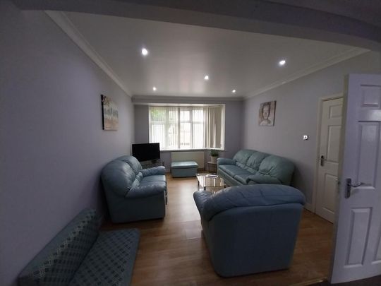 4 bedroom link detached house to rent - Photo 1