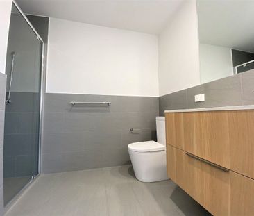 Sleek and Stylish - Photo 6