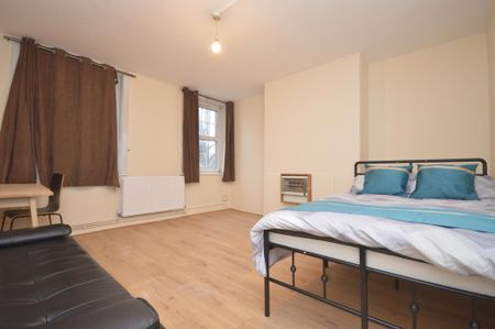 1 bedroom in a flat share to rent - Photo 3