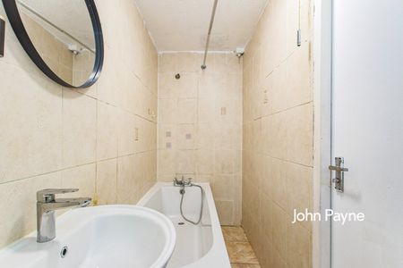 Terraced House to rent - Sorrel Close, London, SE28 - Photo 5