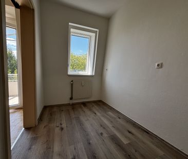 Helle 1,5-Zimmer-Dachgeschosswohnung mit Balkon und separater Küche - Photo 2