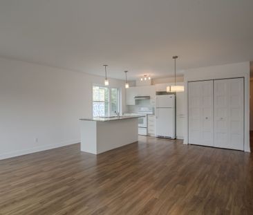 1800 Victoria 1800 Victoria - Photo 2