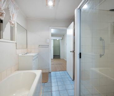 Sheds, sheds… and more sheds! - Photo 2