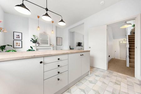 3 bedroom flat to rent - Photo 2