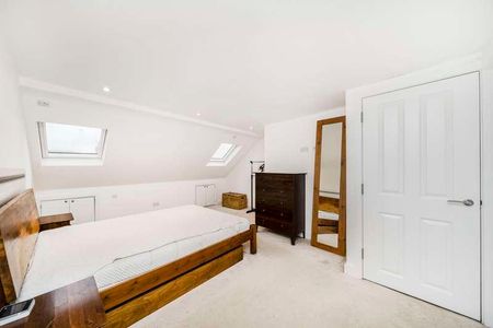 Eastcombe Avenue, Charlton, SE7 - Photo 2