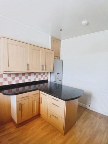 4 bedroom flat to rent - Photo 5