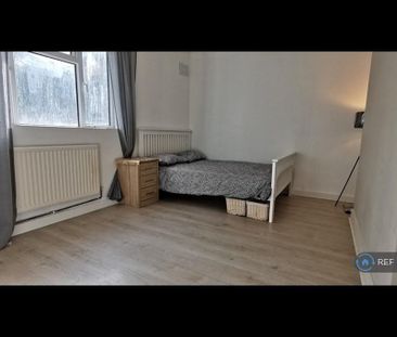 1 bedroom in a flat share to rent - Photo 6