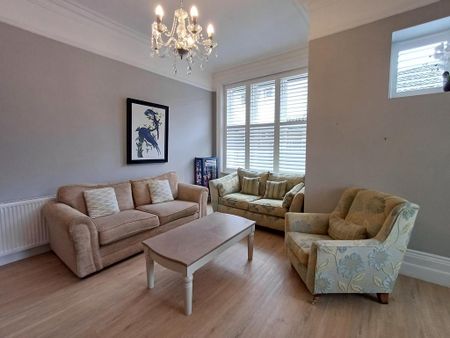 2 bedroom ground floor flat to rent - Photo 2