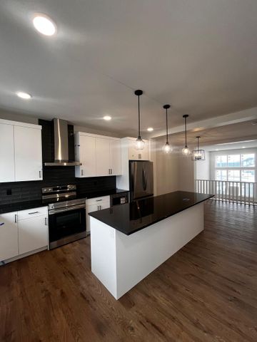 NOVEMBER 1 Availability - Stunning 3-Bedroom + Den Home in Mahogany, Calgary - Photo 3