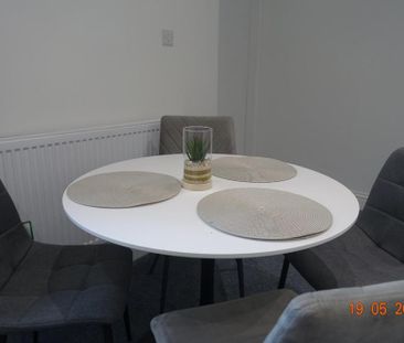 4 bedroom private hall to rent - Photo 2