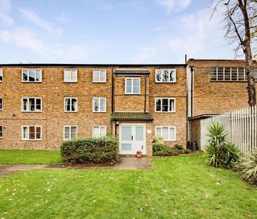 A one bedroom flat available to rent in St Gerard's Close, SW4. - Photo 4