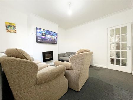 3 bedroom Terraced House to rent - Photo 3