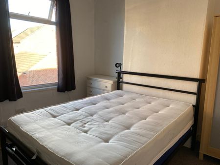 3 Bed Accommodation Just 400m from Nottingham University Gates! - Photo 4