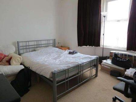 Bedroom First Floor Flat In Charminster, BH3 - Photo 5