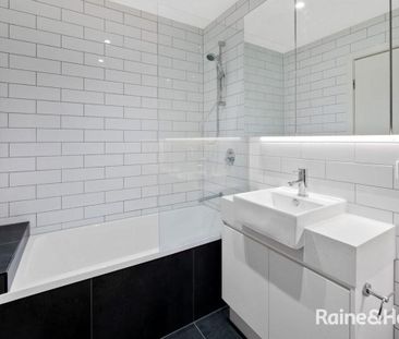 Top-Floor Luxury Unit with Ducted Air Conditioning - Photo 2