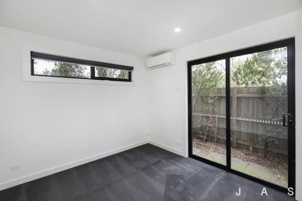 “Park Life in West Footscray” - Photo 1