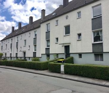 Frisch renovierte 1-Zi.-Whg. mit neuem Tageslichtbad und Balkon - Photo 1