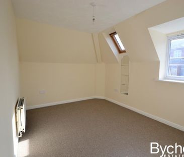 2 bedroom coach house to rent - Photo 2
