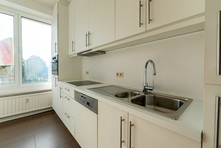 Vernieuwd appartement gelegen op de 2de verdieping van Residentie Eugène Van Marcke! - Photo 3