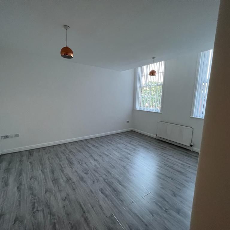 2 Bed Flat, Oakhouse Park, L9 - Photo 1