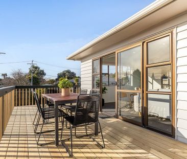 3 bedroom family home in Raumati Beach - Photo 2