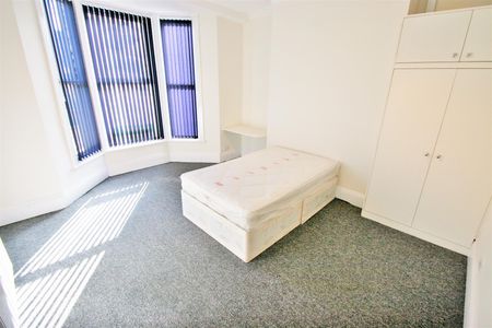 Brudenell Mount, Hyde Park, Leeds, LS6 1HT - Photo 3