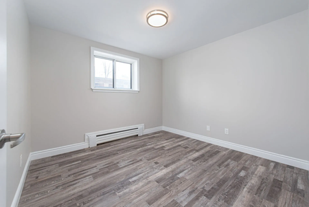 Whitehall Apartments - Photo 2