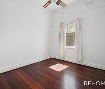 Spacious Family Home with Granny Flat in Prime South Perth Location! - Photo 1