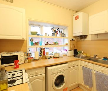 4 bedroom semi-detached house to rent - Photo 6