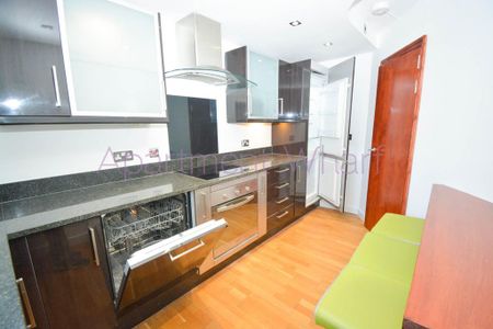 1 bedroom in a flat share to rent - Photo 3