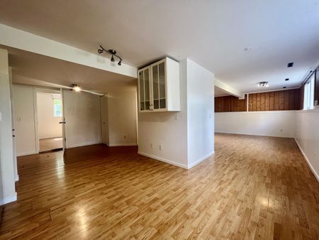 2 Bdrm Suite Near Orchard Park - Photo 2