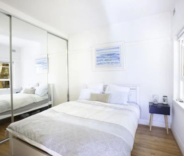 Bright One-Bedroom Apartment in Prime Beachside Location - Photo 2