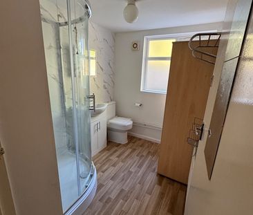 Studio Flat, Sandringham Gardens, N12 - Photo 3