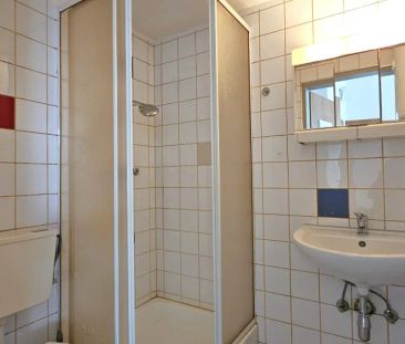 DACHGESCHOSSWOHNUNG - IDEAL FÜR STUDENTEN ODER PENDLER - Photo 3