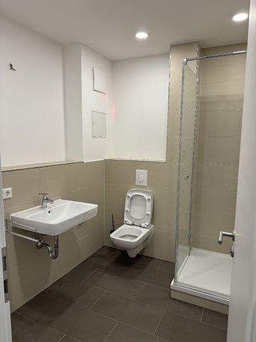 Luxuriöse 2-Zimmer-Wohnung mit Wintergarten und gehobener Ausstattung - Photo 2