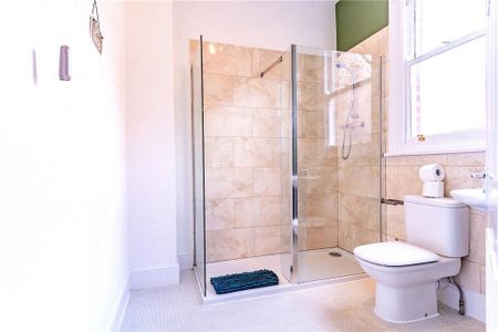 4 bedroom end of terrace house to rent - Photo 2