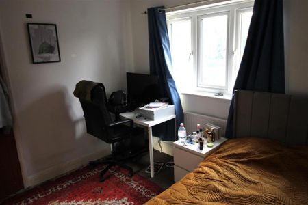 3 bedroom semi-detached house to rent - Photo 5