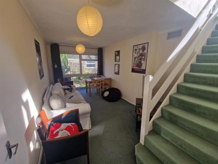 4 bedroom end of terrace house to rent - Photo 2