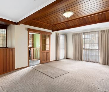 Spacious 4-Bedroom with Multiple Living Areas & Outdoor Entertaining - Photo 4